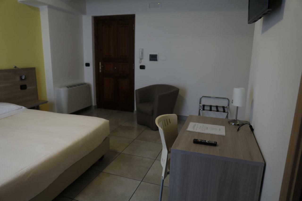 Garni House Majorana Hotel Rende Buitenkant foto